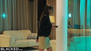 Black BBC-Curious hotel clerk Vanessa seduces guest