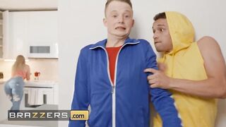 Sexy - Lucky Jimmy Falls In Lust With Jennifer White & Ends Up Having A 3some With Her & His Stepsister Harley King