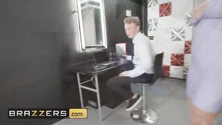 Sexy - Shoplifter Mellanie Monroe Gets Caught & Now She Needs To Get Fucked With The Security Guys
